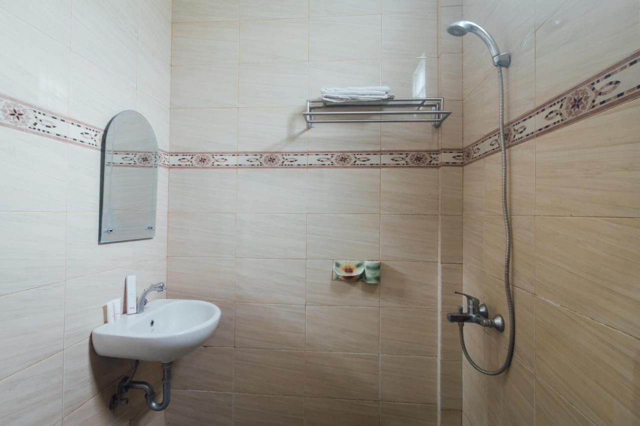 Vaccinated Staff - Oyo 1300 Crecia Guest House Hatu Ngoại thất bức ảnh