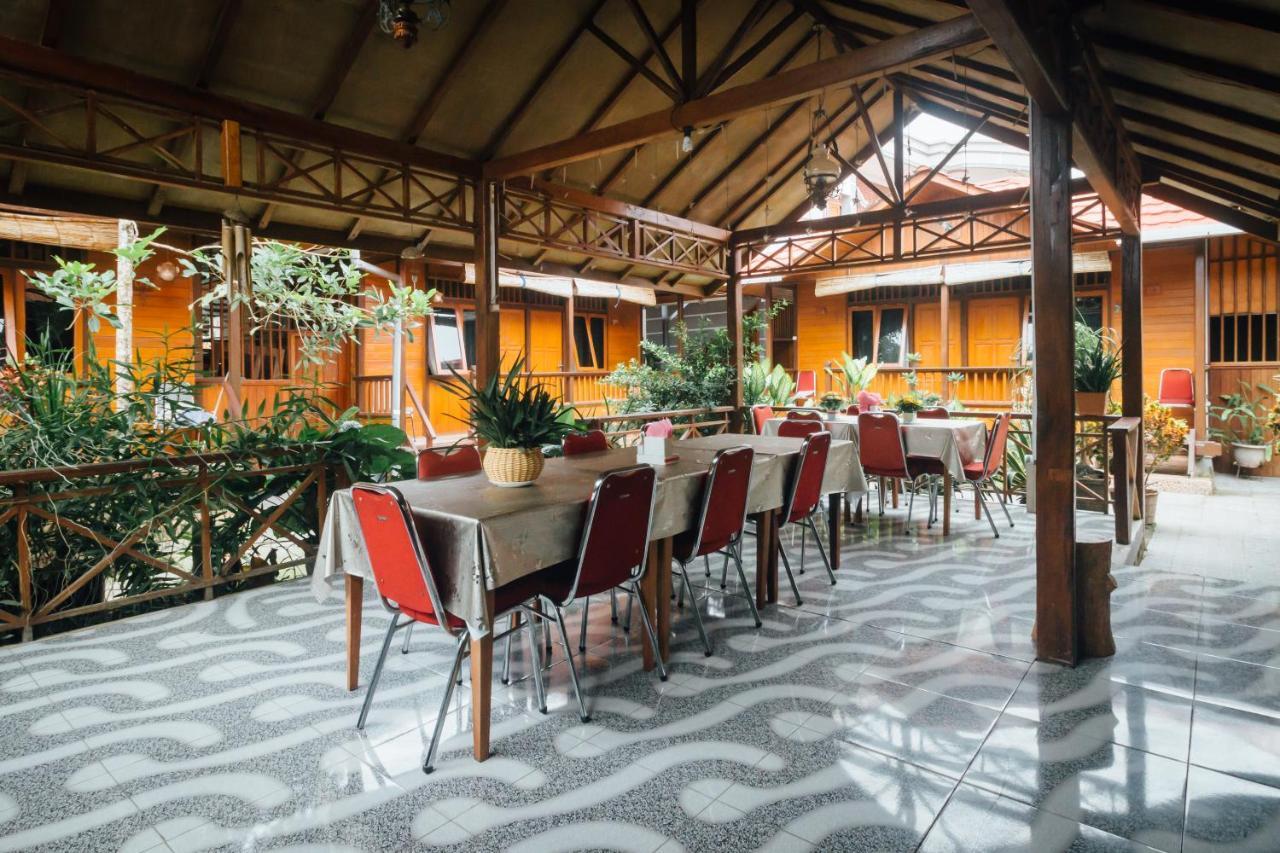 Vaccinated Staff - Oyo 1300 Crecia Guest House Hatu Ngoại thất bức ảnh