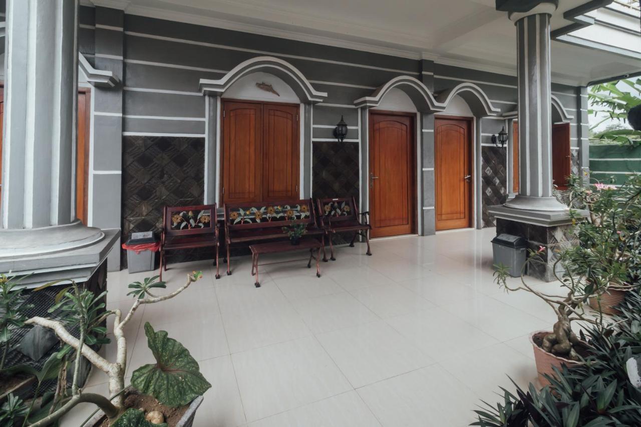 Vaccinated Staff - Oyo 1300 Crecia Guest House Hatu Ngoại thất bức ảnh
